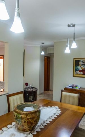 Casa à venda com 310m², 4 quartos e 10 vagas Casa à venda com 310m², 4 quartos e 10 vagasSala