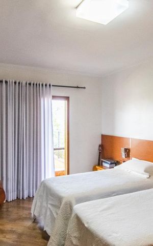 Casa à venda com 310m², 4 quartos e 10 vagas Casa à venda com 310m², 4 quartos e 10 vagasSuíte