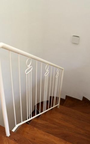 Casa de condomínio à venda com 670m², 4 quartos e 4 vagasEscada