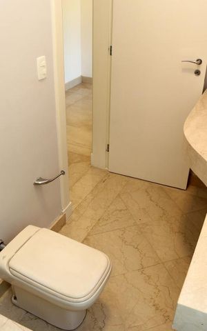 Casa de condomínio à venda com 670m², 4 quartos e 4 vagasLavabo