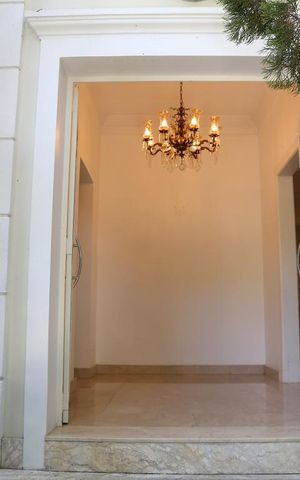 Casa de condomínio à venda com 670m², 4 quartos e 4 vagasEntrada