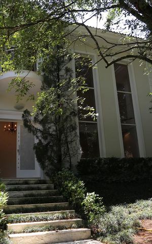 Casa de condomínio à venda com 670m², 4 quartos e 4 vagasFachada