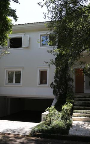 Casa de condomínio à venda com 670m², 4 quartos e 4 vagasFachada