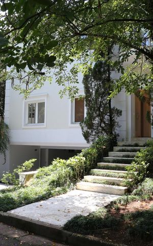 Casa de condomínio à venda com 670m², 4 quartos e 4 vagasFachada