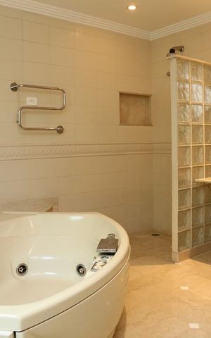 Casa de condomínio à venda com 670m², 4 quartos e 4 vagasBanheiro da Suíte 4
