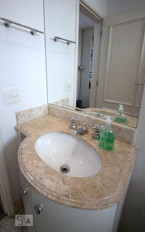 Apartamento à venda com 253m², 4 quartos e 5 vagasBanheiro 
