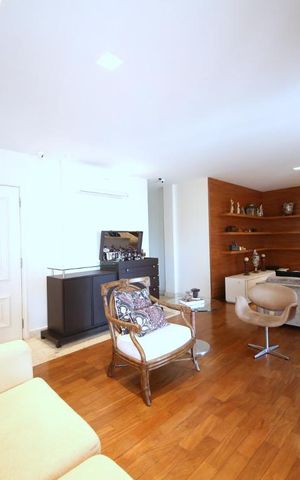 Apartamento à venda com 253m², 4 quartos e 5 vagasSala 