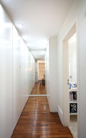 Apartamento à venda com 253m², 4 quartos e 5 vagasCloset