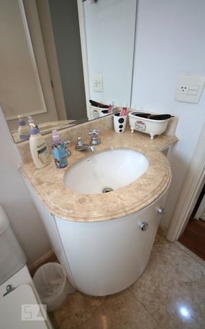 Apartamento à venda com 253m², 4 quartos e 5 vagasBanheiro