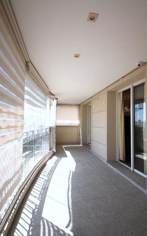 Apartamento à venda com 253m², 4 quartos e 5 vagasVaranda 