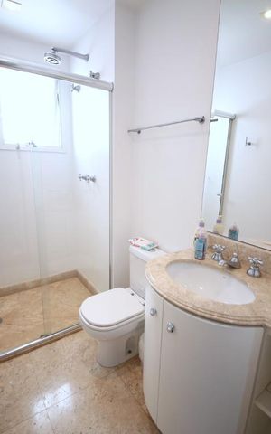 Apartamento à venda com 253m², 4 quartos e 5 vagasBanheiro