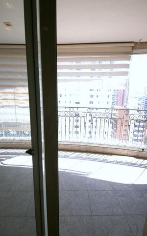 Apartamento à venda com 253m², 4 quartos e 5 vagasSala - Varanda 