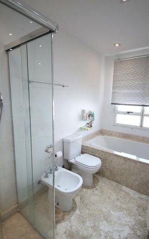 Apartamento à venda com 253m², 4 quartos e 5 vagasBanheiro 1