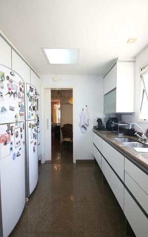 Apartamento à venda com 253m², 4 quartos e 5 vagasCozinha 