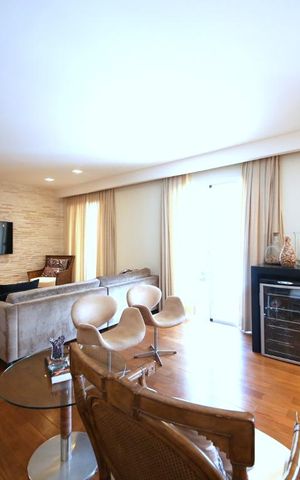 Apartamento à venda com 253m², 4 quartos e 5 vagasSala 