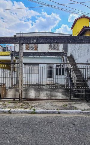 Casa para alugar com 198m², 3 quartos e 2 vagas Casa para alugar com 198m², 3 quartos e 2 vagasFachada