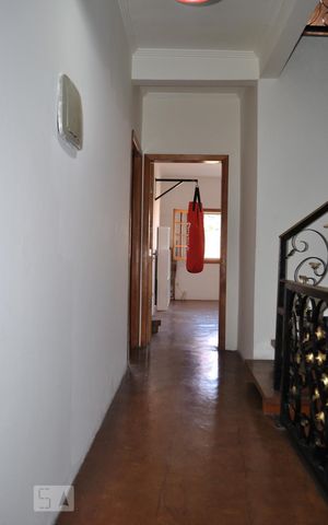 Casa para alugar com 300m², 3 quartos e 3 vagasCorredor