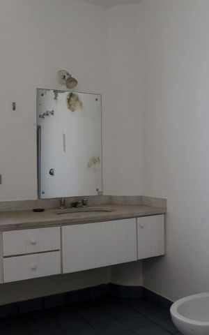 Casa à venda com 980m², 4 quartos e 4 vagasBanheiro Social
