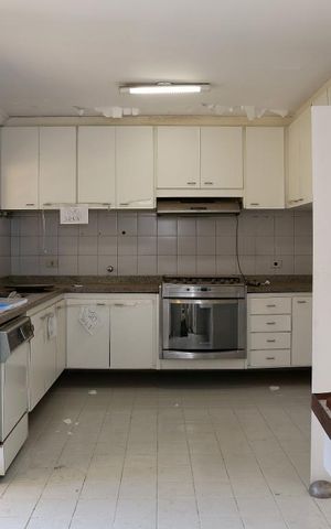 Casa à venda com 980m², 4 quartos e 4 vagasCozinha 