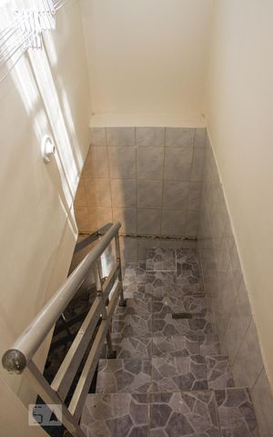 Casa à venda com 70m², 2 quartos e sem vagaEscada