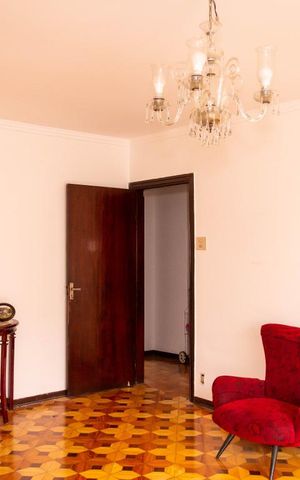 Casa à venda com 250m², 3 quartos e 2 vagas Casa à venda com 250m², 3 quartos e 2 vagasSala