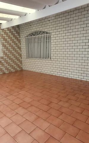 Casa à venda com 145m², 2 quartos e 2 vagas Casa à venda com 145m², 2 quartos e 2 vagasGaragem