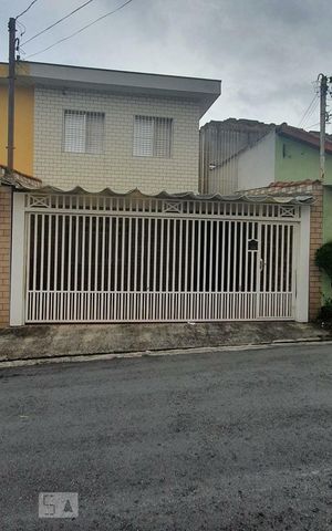 Casa à venda com 145m², 2 quartos e 2 vagas Casa à venda com 145m², 2 quartos e 2 vagasFachada