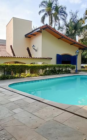 Casa à venda com 380m², 3 quartos e 5 vagas Casa à venda com 380m², 3 quartos e 5 vagasQuintal com piscina
