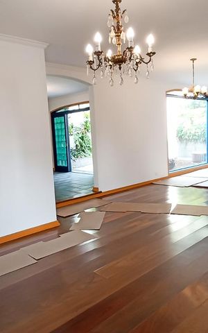 Casa à venda com 380m², 3 quartos e 5 vagas Casa à venda com 380m², 3 quartos e 5 vagasSala