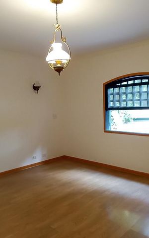 Casa à venda com 380m², 3 quartos e 5 vagas Casa à venda com 380m², 3 quartos e 5 vagasSuíte