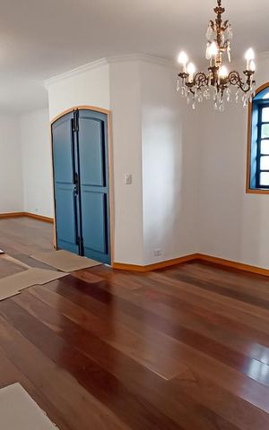 Casa à venda com 380m², 3 quartos e 5 vagas Casa à venda com 380m², 3 quartos e 5 vagasSala