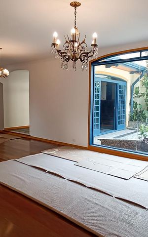Casa à venda com 380m², 3 quartos e 5 vagas Casa à venda com 380m², 3 quartos e 5 vagasSala