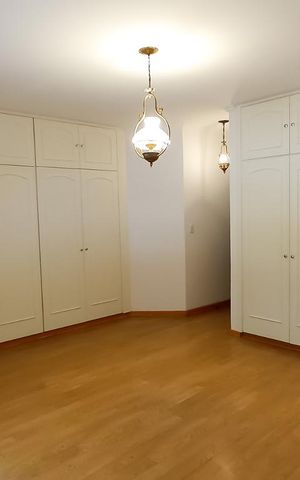 Casa à venda com 380m², 3 quartos e 5 vagas Casa à venda com 380m², 3 quartos e 5 vagasSuíte
