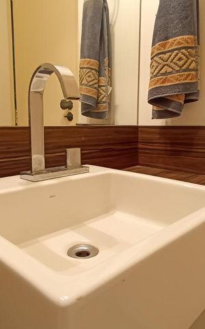 Casa à venda com 380m², 3 quartos e 5 vagas Casa à venda com 380m², 3 quartos e 5 vagasDetalhe lavabo - Pia