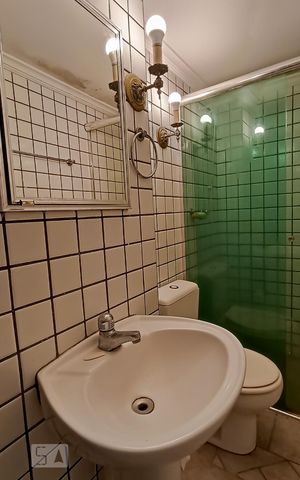 Casa à venda com 380m², 3 quartos e 5 vagas Casa à venda com 380m², 3 quartos e 5 vagasBanheiro de serviço