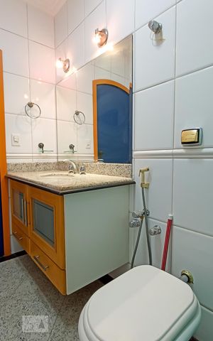 Casa à venda com 380m², 3 quartos e 5 vagas Casa à venda com 380m², 3 quartos e 5 vagasBanheiro social