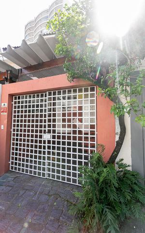Casa para alugar com 90m², 3 quartos e 1 vaga Casa para alugar com 90m², 3 quartos e 1 vagaFachada