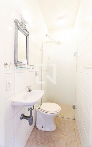 Casa para alugar com 90m², 3 quartos e 1 vaga Casa para alugar com 90m², 3 quartos e 1 vagaBanheiro de Serviço