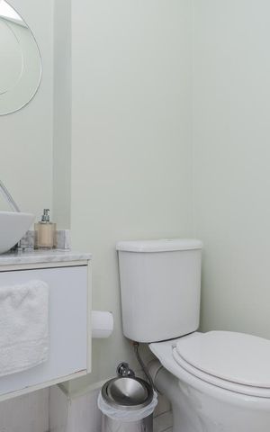 Apartamento à venda com 60m², 2 quartos e 2 vagas Apartamento à venda com 60m², 2 quartos e 2 vagasBanheiro Social