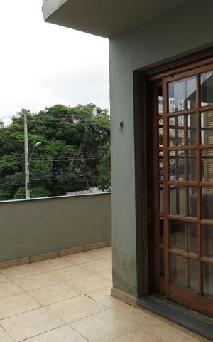 Casa de condomínio à venda com 195m², 3 quartos e 2 vagas Casa de condomínio à venda com 195m², 3 quartos e 2 vagasVaranda da sala