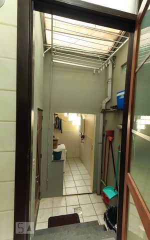 Casa de condomínio à venda com 195m², 3 quartos e 2 vagas Casa de condomínio à venda com 195m², 3 quartos e 2 vagasÁrea de serviço