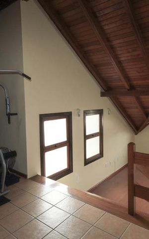 Casa de condomínio à venda com 195m², 3 quartos e 2 vagas Casa de condomínio à venda com 195m², 3 quartos e 2 vagasSótão