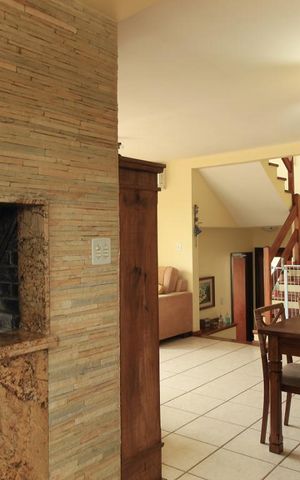 Casa de condomínio à venda com 195m², 3 quartos e 2 vagas Casa de condomínio à venda com 195m², 3 quartos e 2 vagasChurrasqueira
