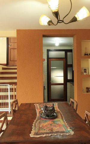 Casa de condomínio à venda com 195m², 3 quartos e 2 vagas Casa de condomínio à venda com 195m², 3 quartos e 2 vagasSala