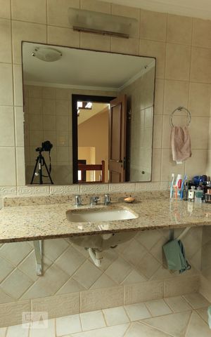 Casa de condomínio à venda com 195m², 3 quartos e 2 vagas Casa de condomínio à venda com 195m², 3 quartos e 2 vagasBanheiro