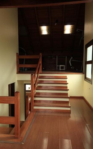 Casa de condomínio à venda com 195m², 3 quartos e 2 vagas Casa de condomínio à venda com 195m², 3 quartos e 2 vagasSótão