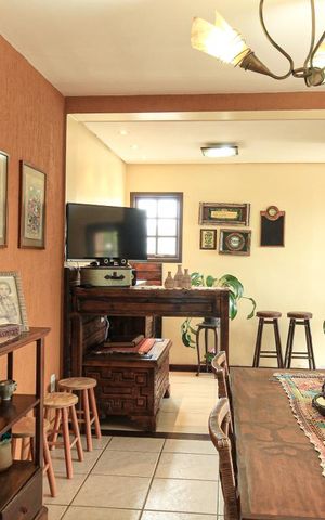 Casa de condomínio à venda com 195m², 3 quartos e 2 vagas Casa de condomínio à venda com 195m², 3 quartos e 2 vagasSala