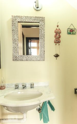 Casa de condomínio à venda com 195m², 3 quartos e 2 vagas Casa de condomínio à venda com 195m², 3 quartos e 2 vagasLavabo
