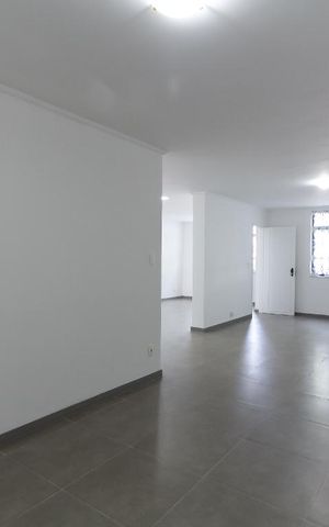 Casa à venda com 400m², 3 quartos e sem vaga Casa à venda com 400m², 3 quartos e sem vagaSala