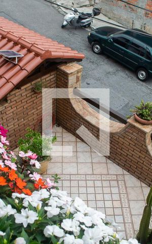Casa à venda com 220m², 3 quartos e 4 vagas Casa à venda com 220m², 3 quartos e 4 vagasVista - Sacada